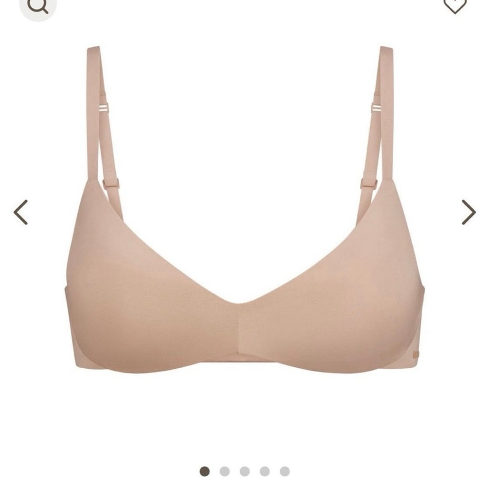 Skims wireless push up plunge bra